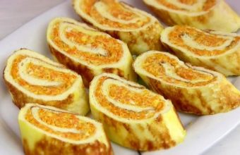 Яичный рулет с плавленым сыром и морковью — вкусный рецепт